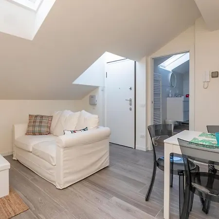 Apartamento Splendida Mansarda A Pochi Passi Da M4 Argonne
