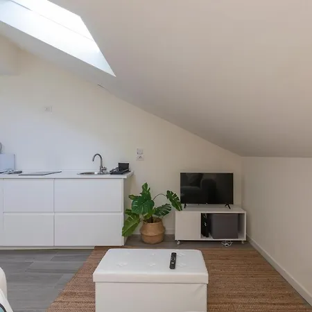 Splendida Mansarda A Pochi Passi Da M4 Argonne Apartamento *